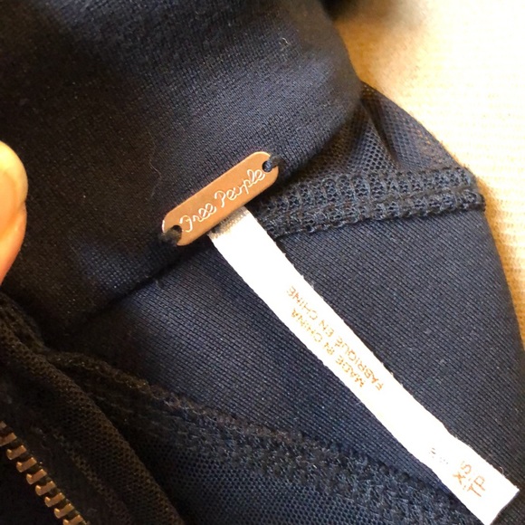 Free People black top-size XS - Picture 5 of 9